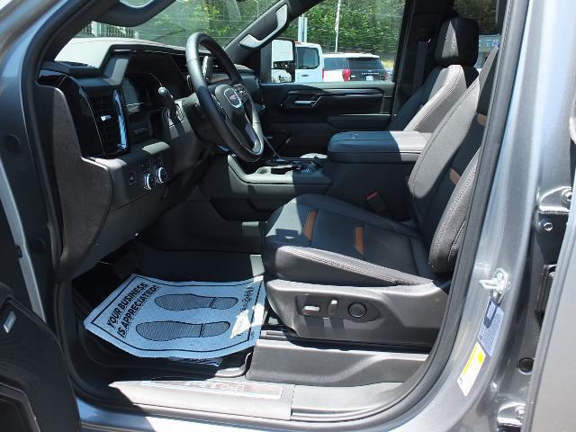 2025 GMC Sierra 2500HD 4WD Crew Cab Standard Bed AT4