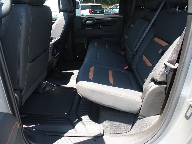 2025 GMC Sierra 2500HD 4WD Crew Cab Standard Bed AT4
