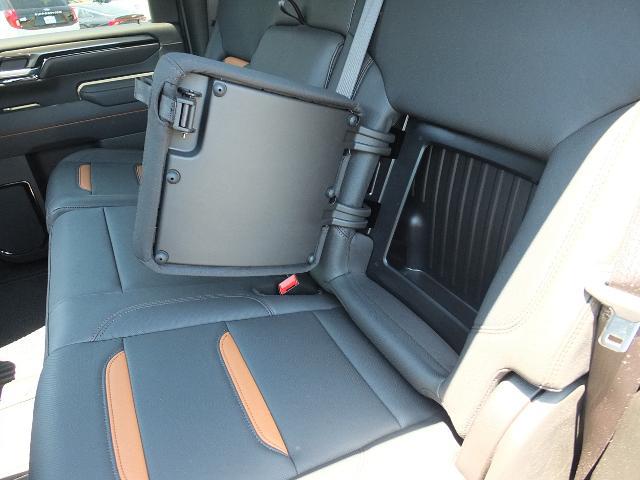 2025 GMC Sierra 2500HD 4WD Crew Cab Standard Bed AT4