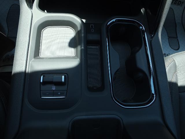 2025 GMC Sierra 2500HD 4WD Crew Cab Standard Bed AT4
