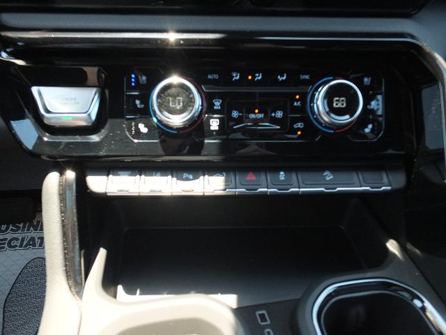 2025 GMC Sierra 2500HD 4WD Crew Cab Standard Bed AT4