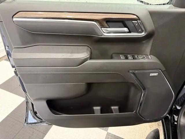2026 Chevrolet Silverado 1500 4WD Crew Cab Short Bed RST