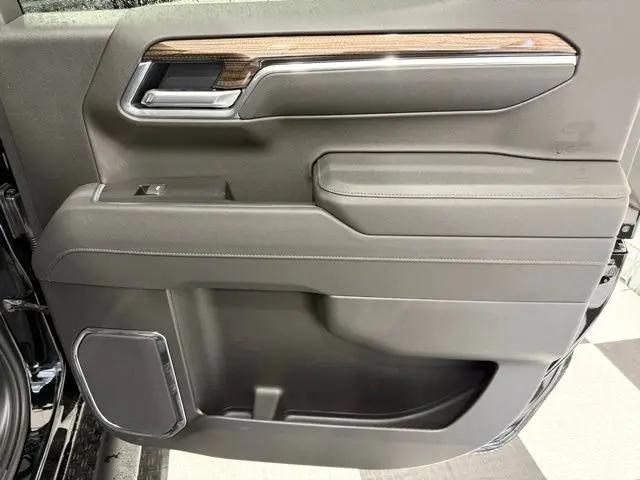 2026 Chevrolet Silverado 1500 4WD Crew Cab Short Bed RST