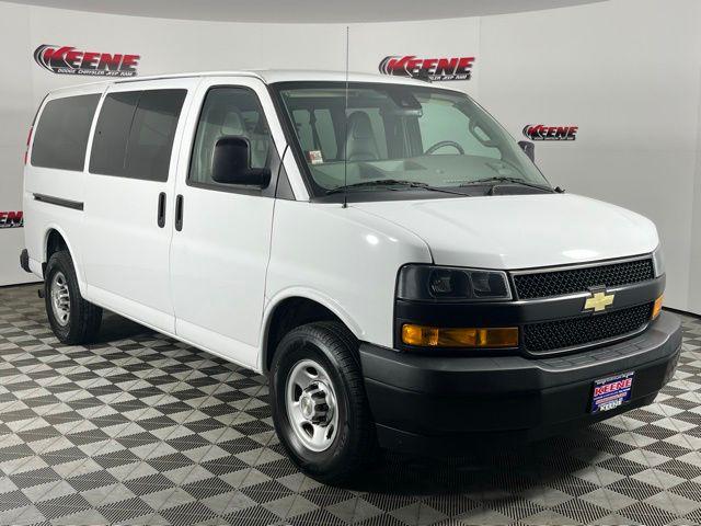 2022 Chevrolet Express Passenger RWD 3500 Regular Wheelbase LS 2022 Chevrolet Express Passenger RWD 3500 Regular Wheelbase LS