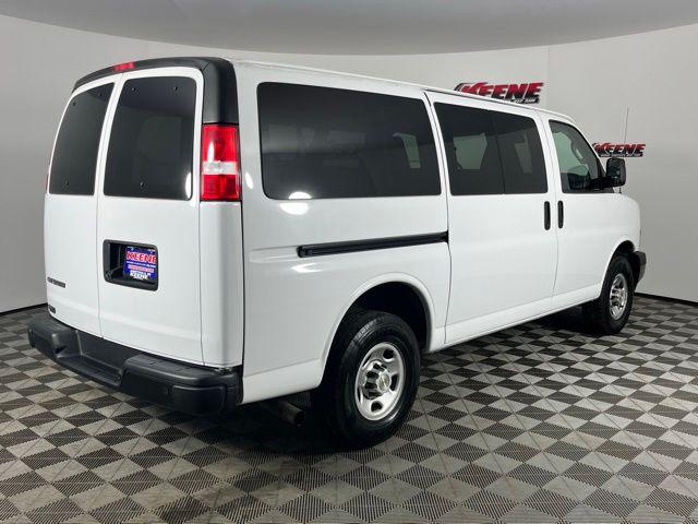 2022 Chevrolet Express Passenger RWD 3500 Regular Wheelbase LS 2022 Chevrolet Express Passenger RWD 3500 Regular Wheelbase LS