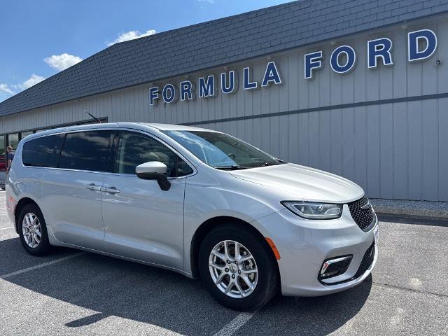 2023 Chrysler Pacifica Touring L for sale in Rutland, VT