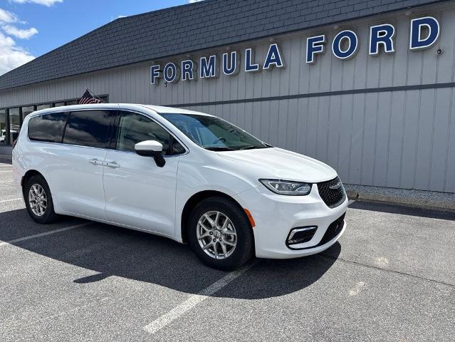 2023 Chrysler Pacifica Touring L for sale in Rutland, VT