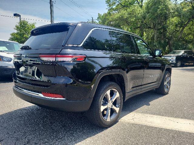 2023 Jeep Grand Cherokee Base