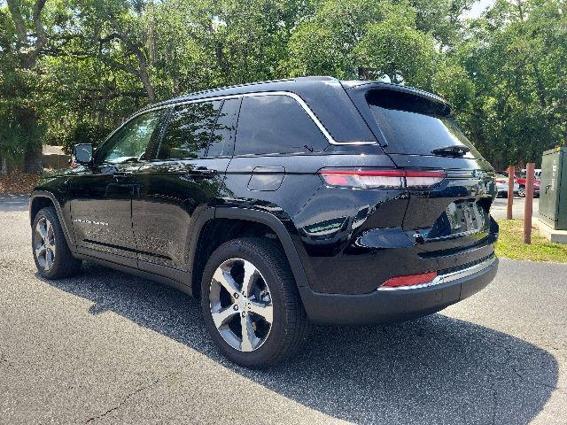 2023 Jeep Grand Cherokee Base