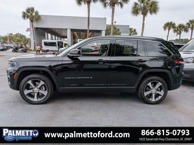 2023 Jeep Grand Cherokee Base