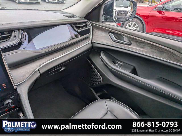 2023 Jeep Grand Cherokee Base