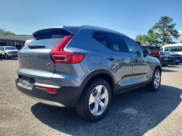 2019 Volvo XC40 T5 Momentum