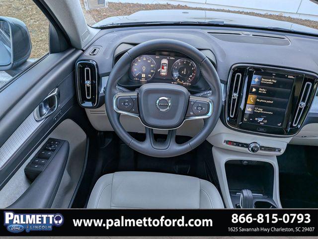 2019 Volvo XC40 T5 Momentum