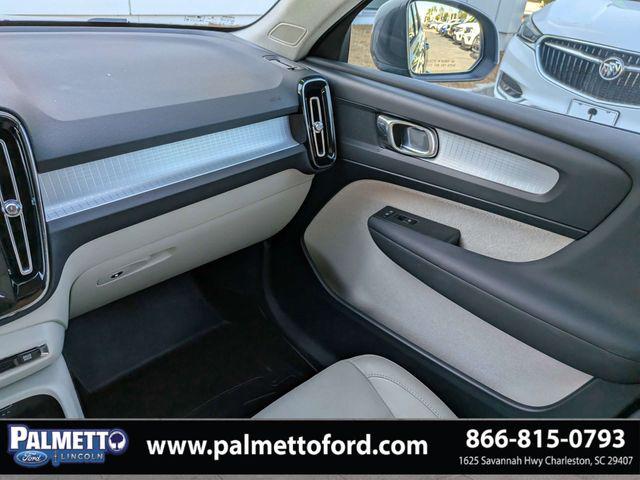 2019 Volvo XC40 T5 Momentum