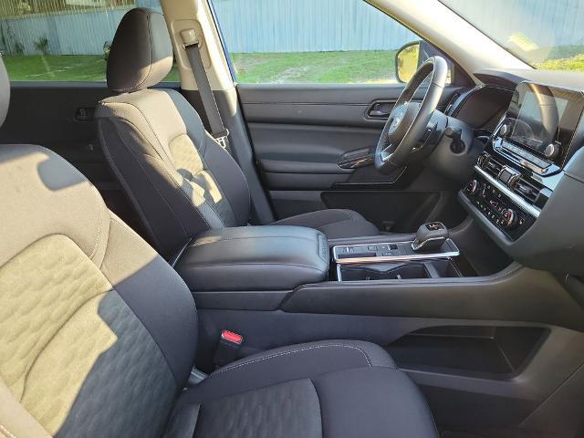 2024 Nissan Pathfinder SV FWD