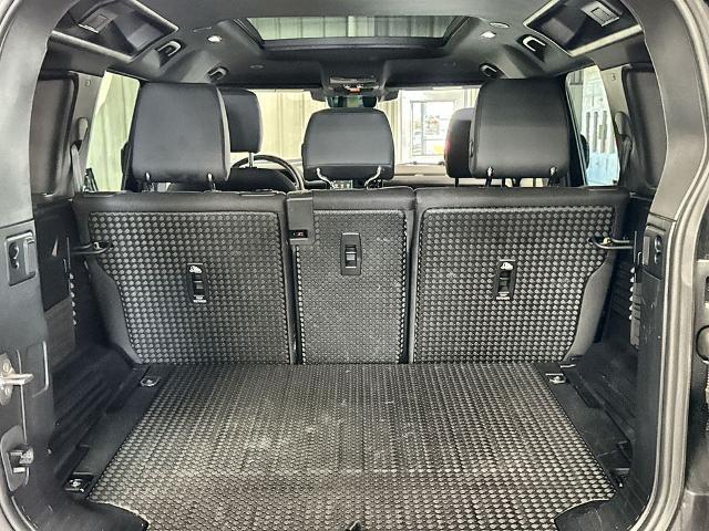 2025 Land Rover Defender 110 P300