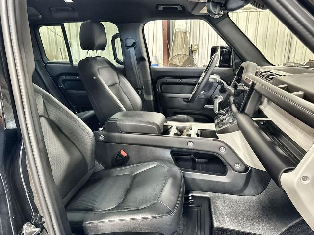 2025 Land Rover Defender 110 P300
