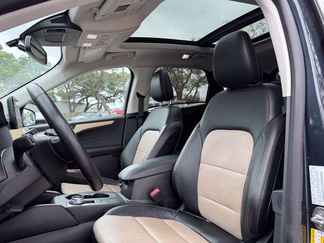 2022 Ford Escape Titanium Hybrid