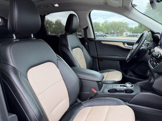 2022 Ford Escape Titanium Hybrid