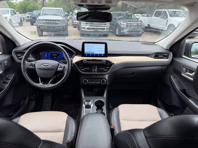 2022 Ford Escape Titanium Hybrid