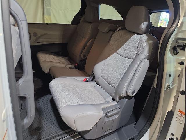 2021 Toyota Sienna LE