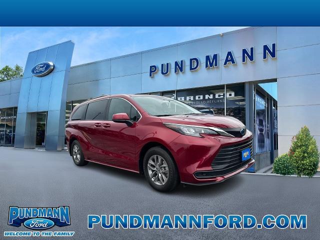 2025 Toyota Sienna LE for sale in Saint Charles, MO