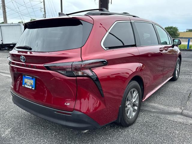 2025 Toyota Sienna LE