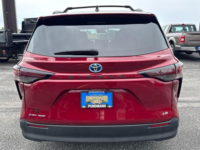 2025 Toyota Sienna LE
