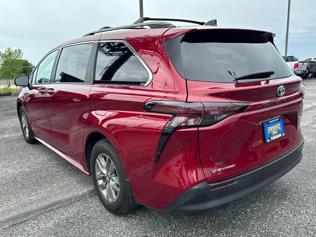 2025 Toyota Sienna LE