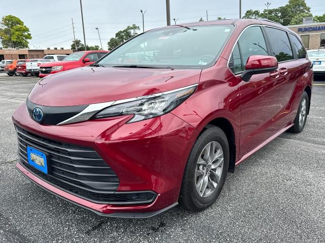 2025 Toyota Sienna LE