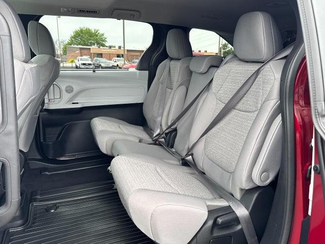 2025 Toyota Sienna LE