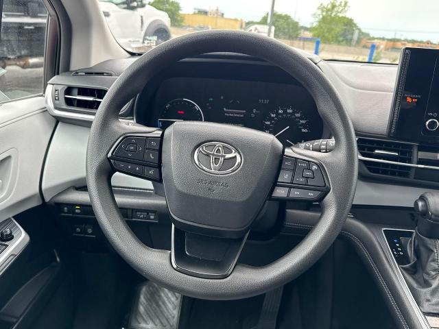 2025 Toyota Sienna LE