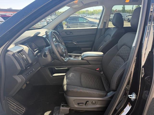 2025 Nissan Pathfinder SV FWD