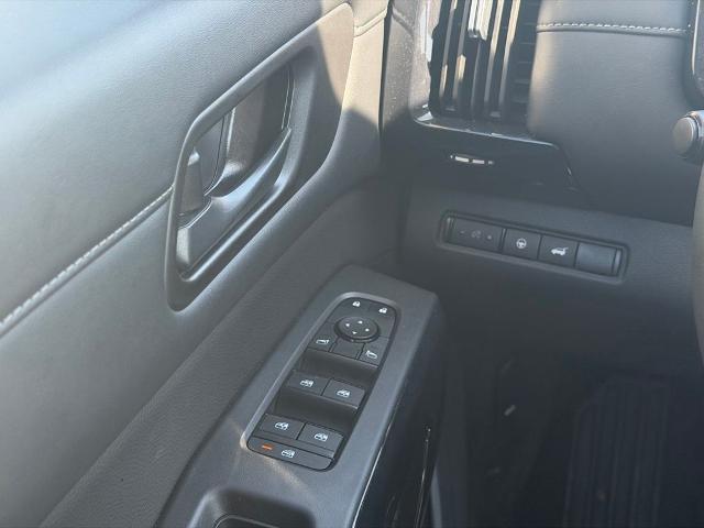 2025 Nissan Pathfinder SV FWD