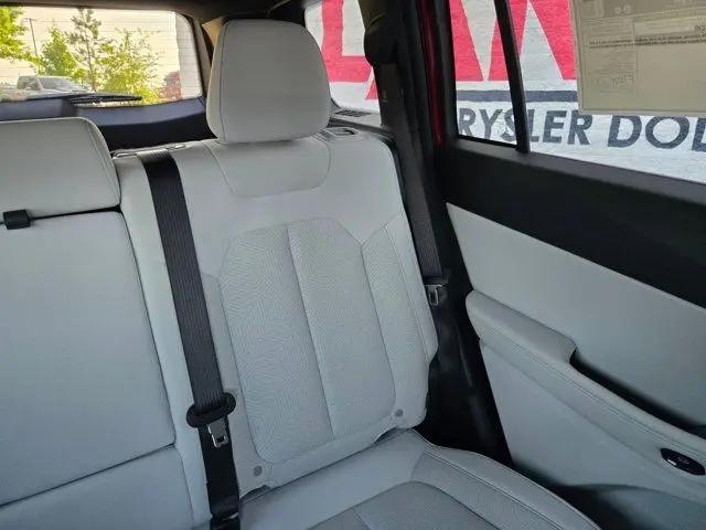 2026 Jeep Cherokee Laredo 4x4