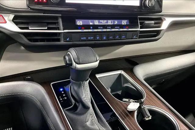 2023 Toyota Sienna XLE