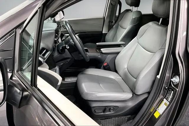 2023 Toyota Sienna XLE