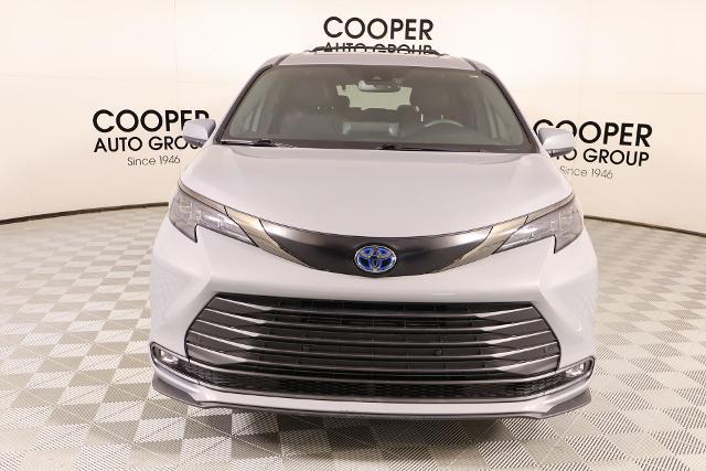 2024 Toyota Sienna Woodland Edition