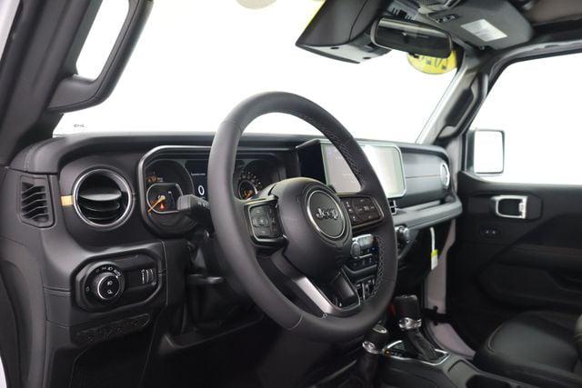 2026 Jeep Gladiator GLADIATOR SAHARA 4X4