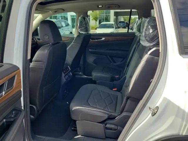 2026 Volkswagen Atlas SE with Technology