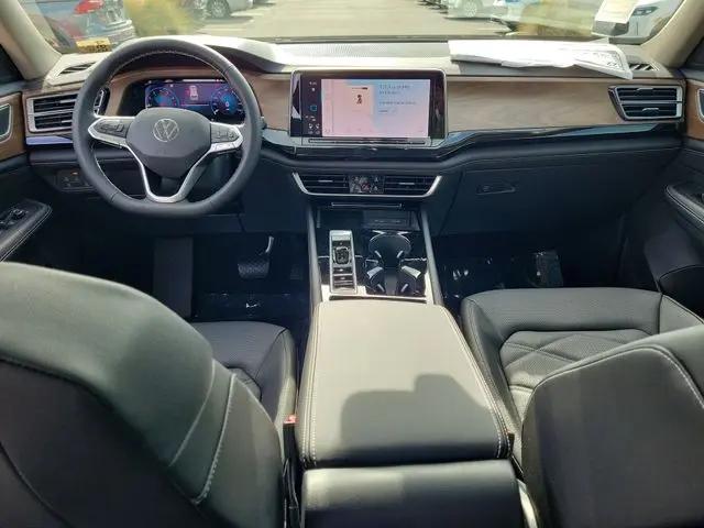2026 Volkswagen Atlas SE with Technology