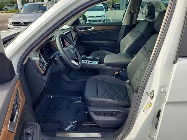 2026 Volkswagen Atlas SE with Technology