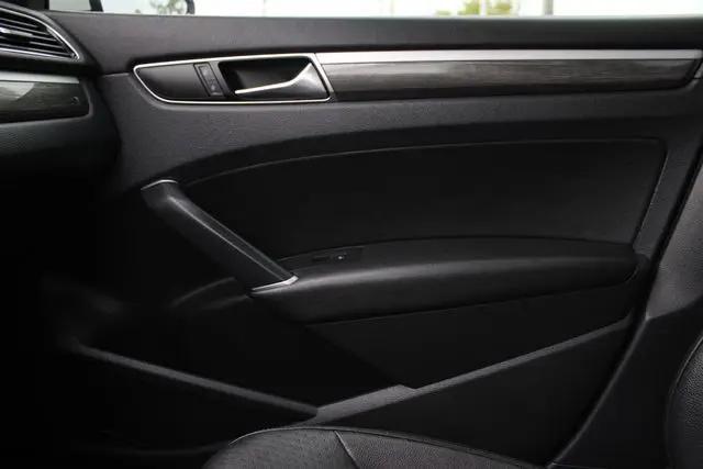 2017 Volkswagen Passat 1.8T SE