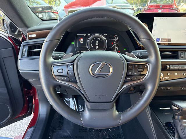 2025 Lexus ES 300h 300h