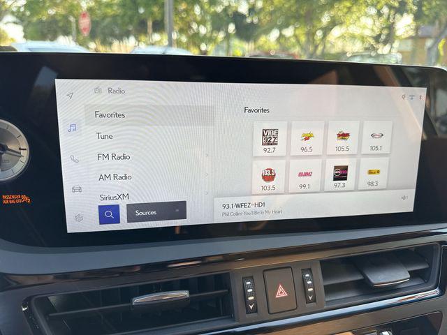 2025 Lexus ES 300h 300h