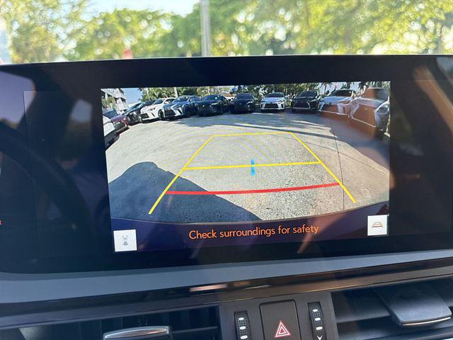 2025 Lexus ES 300h 300h
