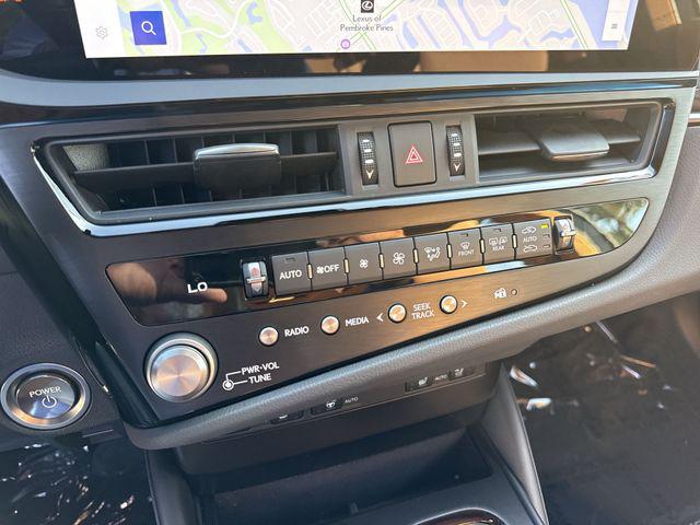 2025 Lexus ES 300h 300h