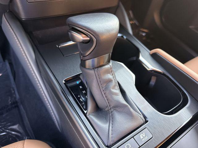2025 Lexus ES 300h 300h