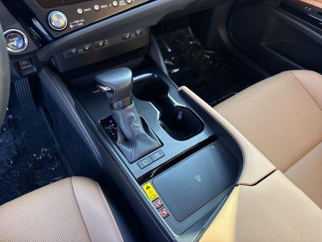 2025 Lexus ES 300h 300h