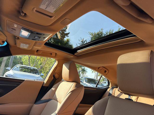 2025 Lexus ES 300h 300h